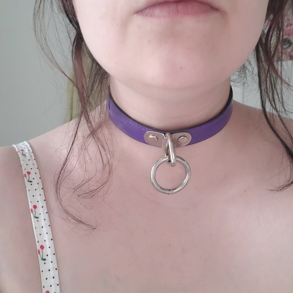 Purple leather silver O-ring Choker with buckle